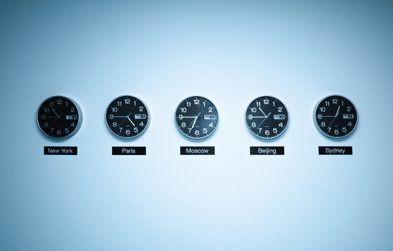 Different clocks with different time zones - time in Iceland