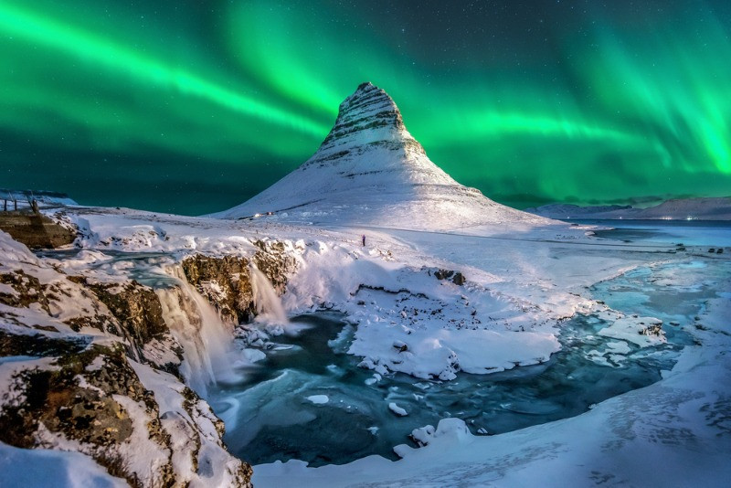 Northern lights in Iceland kirkjufell moutain