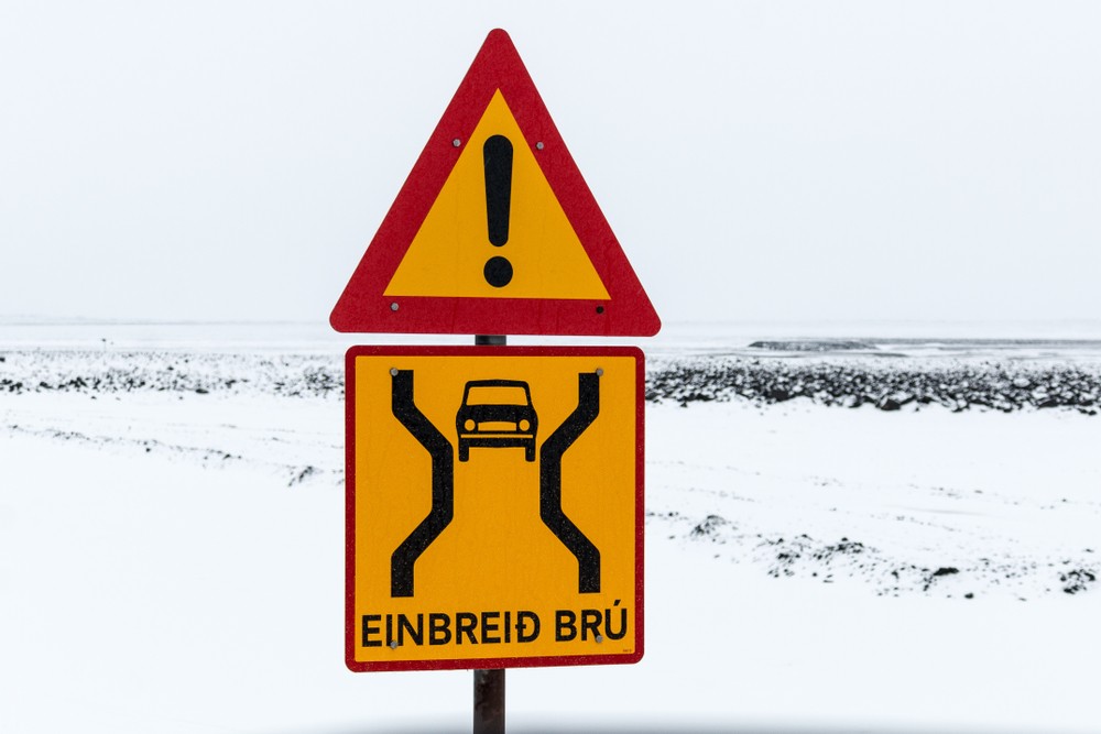 Iceland road sign informing of a single lane tunnel coming soon