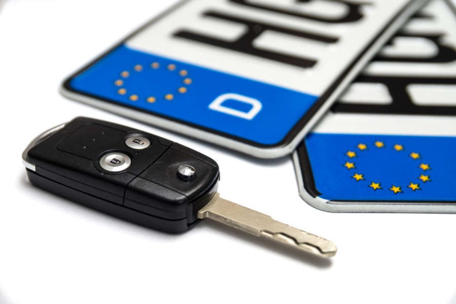 European plates and car keys - Driving in Europe