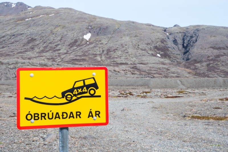 river crossing warning sign in Iceland