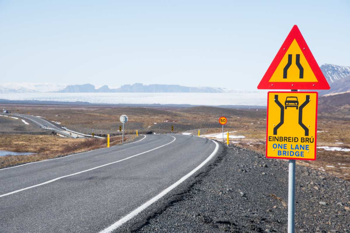 Driving laws in Iceland