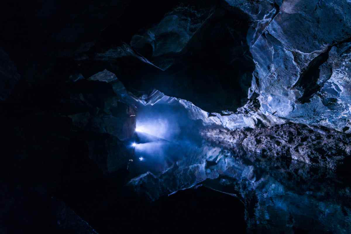  Lofthellir Lava Cave