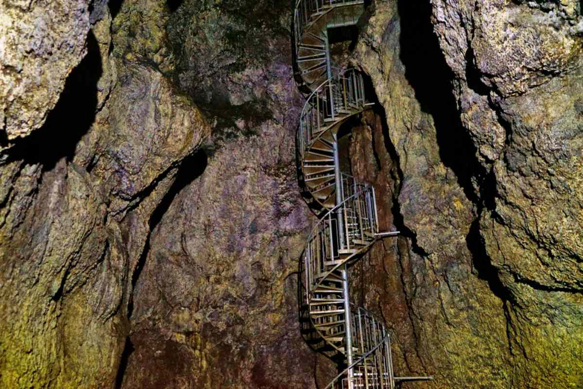 Vatnshellir cave