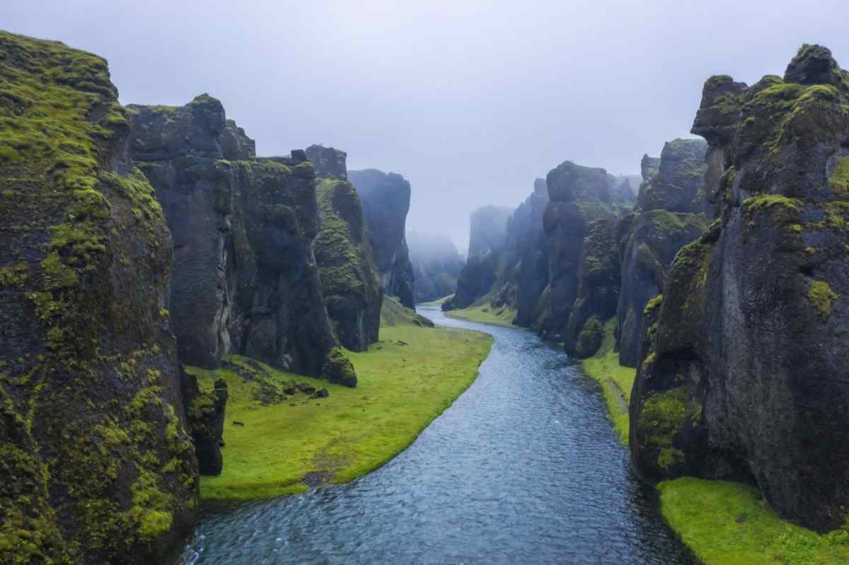 fjaðrárgljúfur canyon iceland