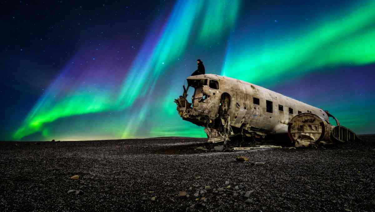 Northern lights at the DC-3 plane wreck