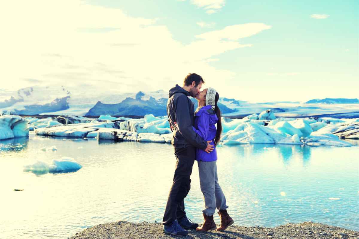 Couple kissing in front of Jokulsarlon Lagoon