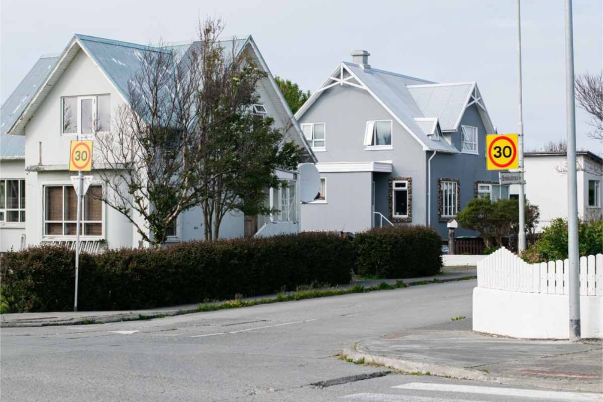 Geschwindigkeitsbegrenzung in Wohngebieten in Island