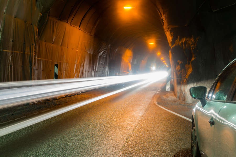 Einbahnstraßen-Tunnel in Island