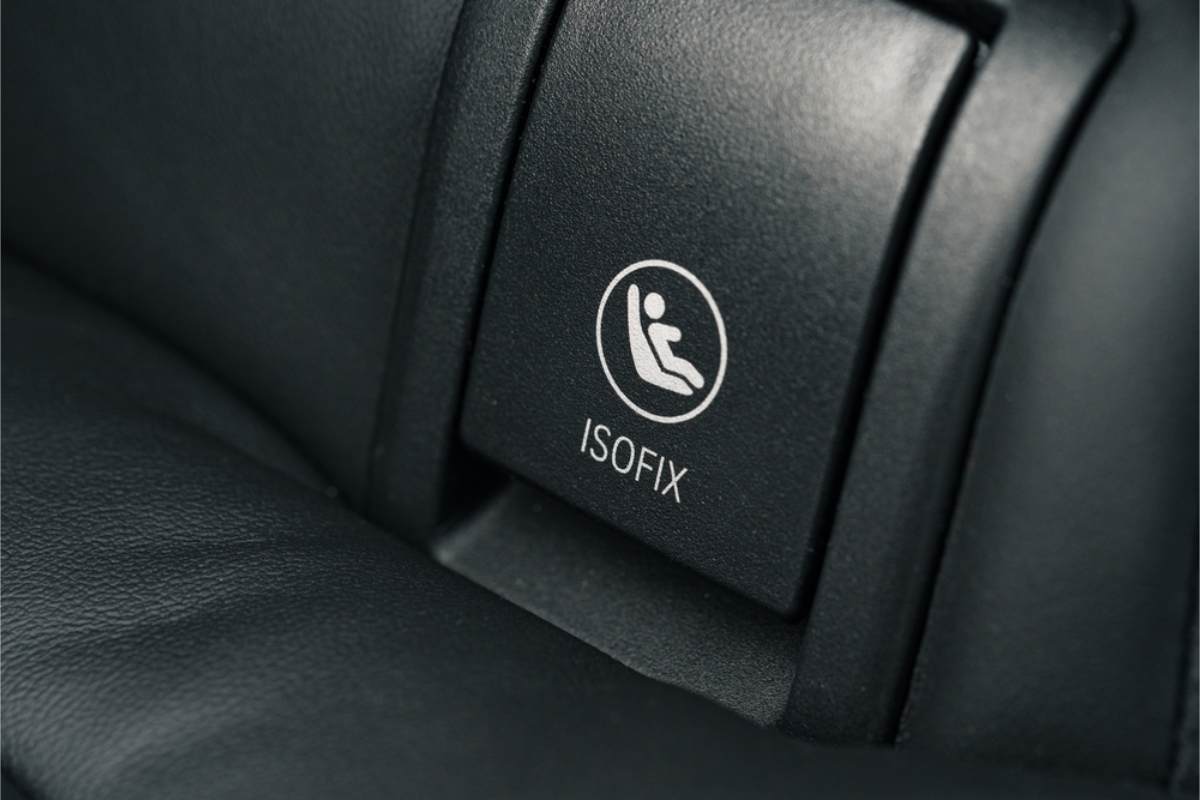 Attache Isofix sur les si&egrave;ges arri&egrave;re d&rsquo;une voiture