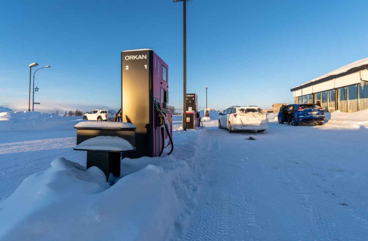 Station-service Órkan en Islande Vue générale de la station-service Órkan en Islande, l’une des moins chères.