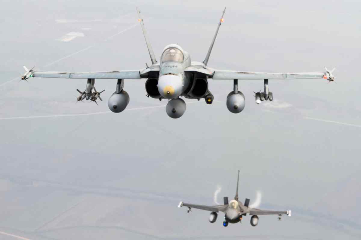 Chasseurs de l&rsquo;OTAN menant des missions de police du ciel au-dessus de l&rsquo;Islande.